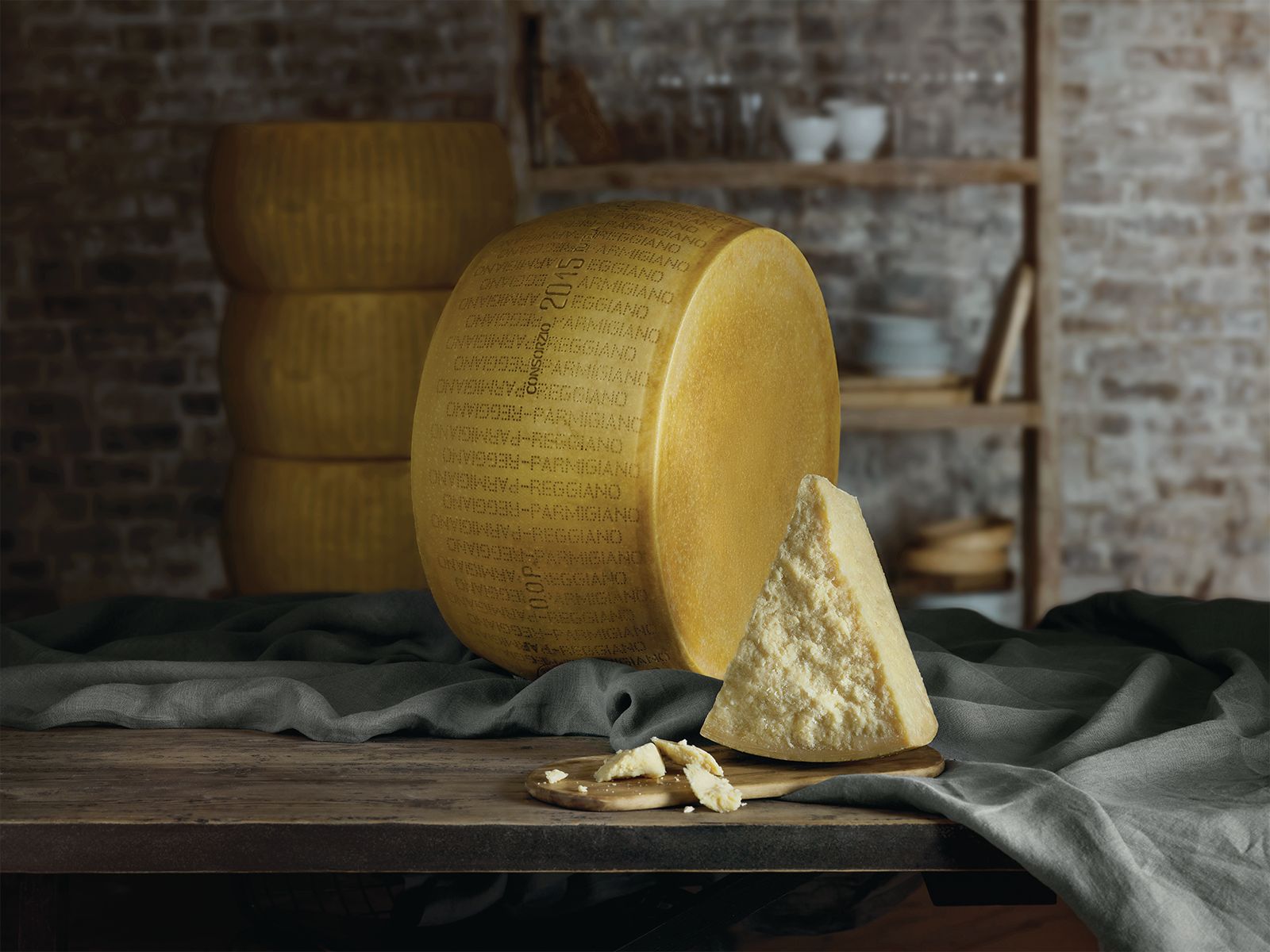 /uploads/Parmigiano_Reggiano_forma_7285141282.jpg